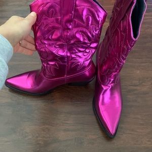 Metallic pink cowgirl boots, size 8